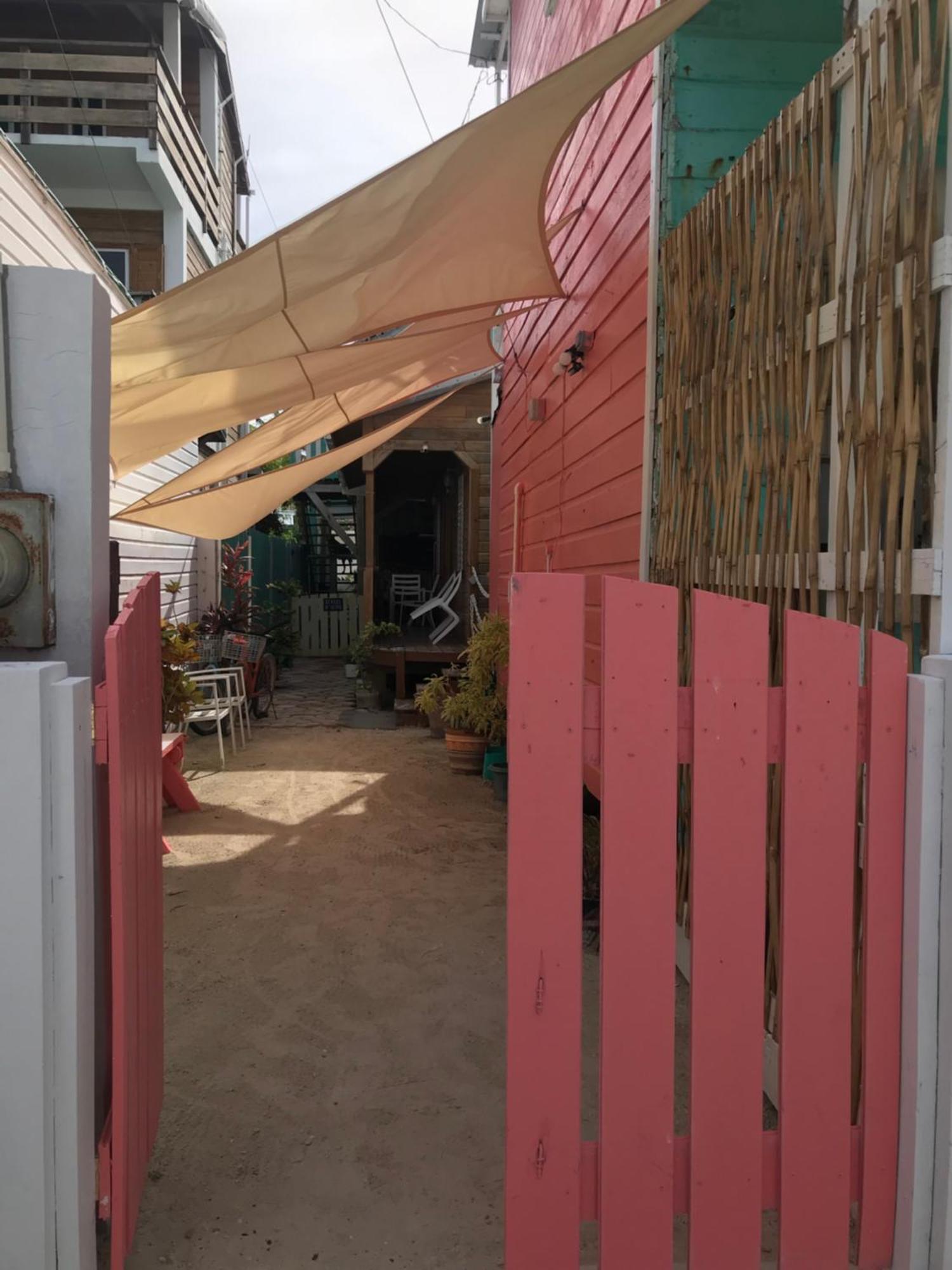 Chila'S Accommodations Caye Caulker Dış mekan fotoğraf